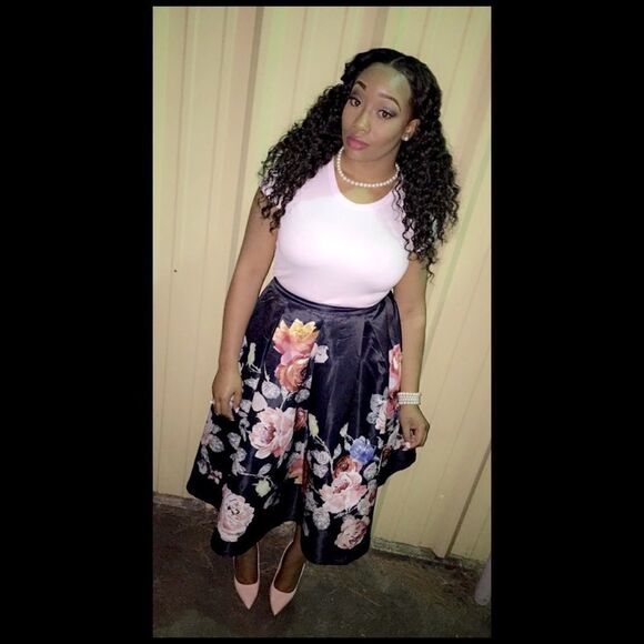Floral MIDI Skirt! - Picture 1 of 2